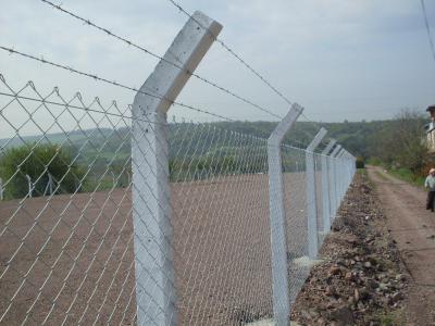 Galvanizli Tel Örgü Beton Direk Uygulaması